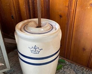 3 gallon butter churn. Excellent condition!!!!