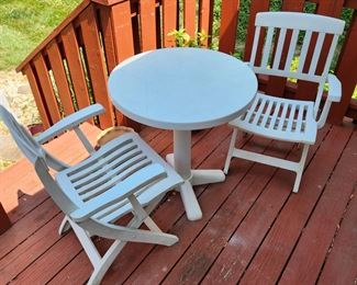 Patio Table & Chairs 27" diameter table 