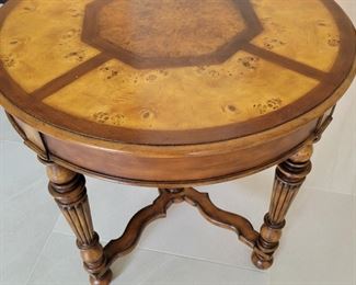 Accent Table Hugo's