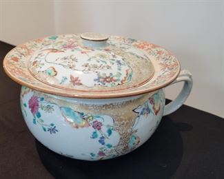 Early 1800s Chinese chamber pot Jiaqing / 嘉慶