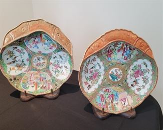 Pair of rare 1850s Chinese shrimp dishes Rose Medallion 