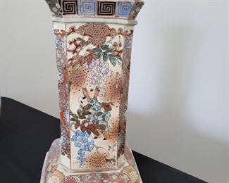 Japanese Satsuma Pedestal Lg