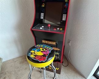 PAC-MAN ARCADE GAME & PAC-MAN STOOL
