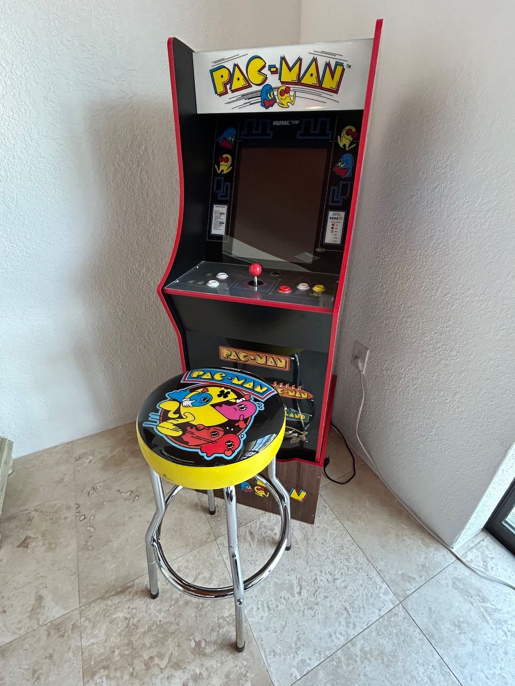 PAC-MAN ARCADE GAME & PAC-MAN STOOL
