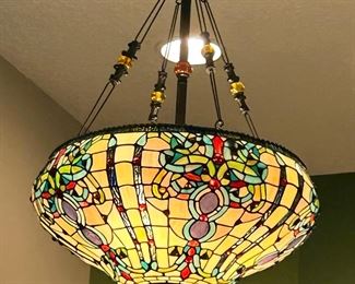 ANTIQUE ROADSHOW TIFFANY STYLE LAMP