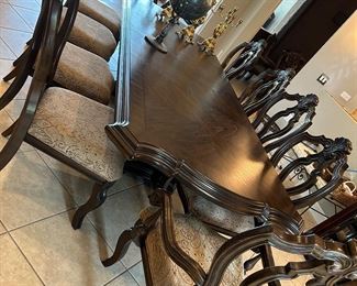 HAVERTY’S DININGROOM LIKE NEW!
“VILLA SONOMA COLLECTION”
2 ARM CHAIRS, 8 CHAIRS, 2 LEAFS
Originally cost $5,500 (all chairs have fabric protection)