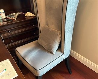 UNIQUE GRAY CHAIR