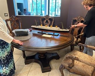 HAVERTY’S ROUND DINING TABLE WITH 4 ARM CHAIRS LIKE NEW
“VILLA SONOMA COLLECTION”
Original cost $2,800