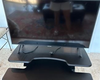 SAMSUNG 40” SMART TV