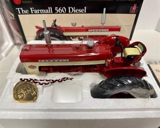 JC007 Precision Series IH The Farmall 560 Diesel Commutative with Booklet  Medallion NIB