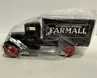 JC034 Diecast Metal 1 3 4 scale McCormickDeering 1931 Hawkeye Truck Bank