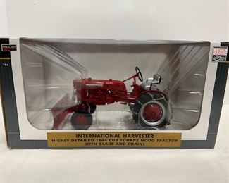JC041 IH 1964 Cub Square Hood Tractor with Blade and Chains SpecCast NIB
