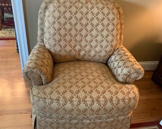 #9	Vanguard from Hickory NC (as is swivel Rocker w/block to keep from swiveling) Side Chair	 $175.00 
