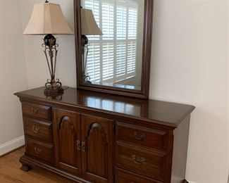 #36	Pennsylvania House Dresser w/9 drawers & Mirror - 66x20x34 - Mirror 33x41	 $275.00 
