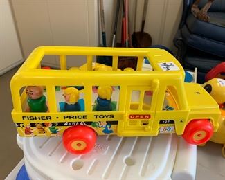 #121	fisher price school bus with little people	$20 
