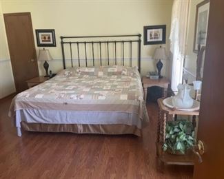 mattress boxspring/ metal bed King Size