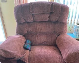 LA-Z-Boy! Awesome, Electric Lift Chair--Big and Comfy!