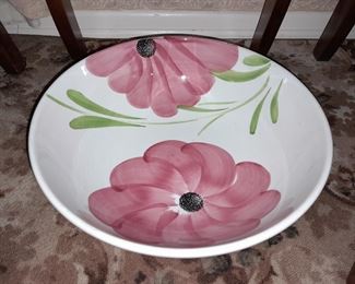 Oversized Flower Motif Bowl
