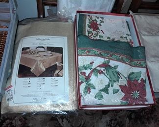 Linen Tablecloth & Napkins
