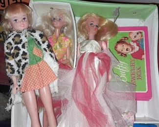 Vintage Barbie Doll Case W/ Dolls, Clothing, & Accessories