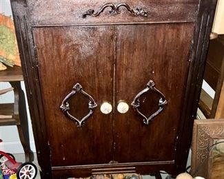 Antique victrola knobs not original and works
