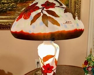 Gall 'e reproduction cameo glass lamp with dual lighting.