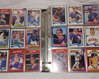 Over 2000 baseball cards in albums