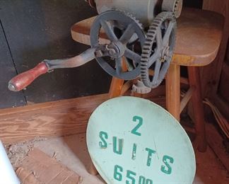 Luther crank handle grinder