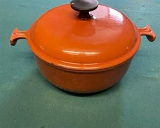 $ 75- LE CRUESET ENZO MARI LA MAMA #20 DUTCH OVEN - SOME WEAR AND CHIPS - UNUSUAL COLOR AND HANDLES
