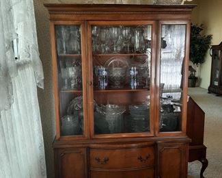 China cabinet glass and crystal food serving ware