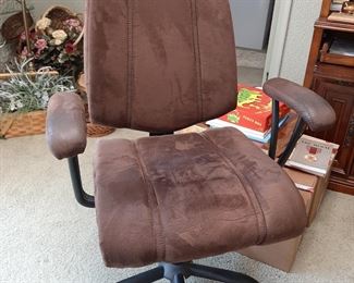 Comfortable office desk chair