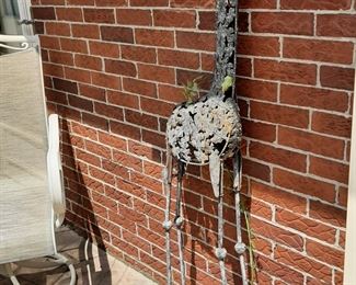 Giraffe metal sculpture 