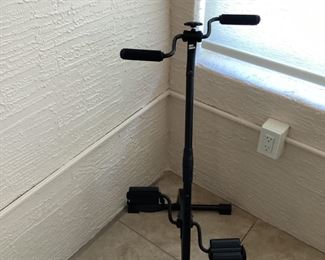 Seated exercise bike 