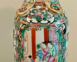 Double lion ear vase 