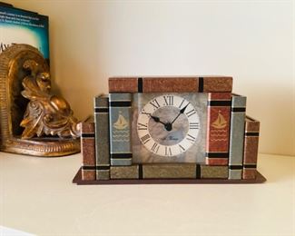Mantel clock 