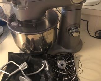 Cuisinart with three attachments