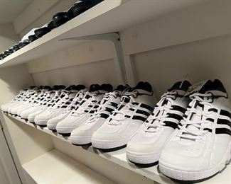 Men's Never Worn Adidas Response 6 Mid Size 9 (8pr)