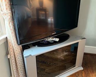 2008 Samsung LN40A450 720p 40" HighDefinition LCD TV with Entertainment Stand