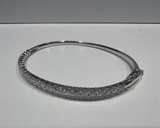 14K Gold Diamond 2.3KT Clasp Bangle Bracelet