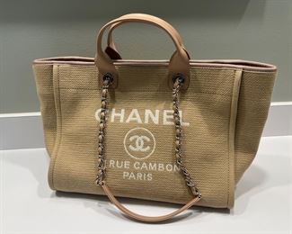 Brand New / Never Used Women's Chanel Ecru Beige Canvas Medium Deauville Tote Bag