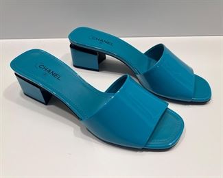 Brand New / Never Worn Women's Chanel Aqua Interlocking CC Logo Mid Heel Mules Size 39