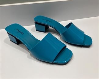 Brand New / Never Worn Women's Chanel Aqua Interlocking CC Logo Mid Heel Mules Size 38-1/2