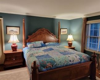 Pulaski Furniture Eastern King Poster Bed