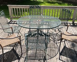 004 Patio Table and Chairs