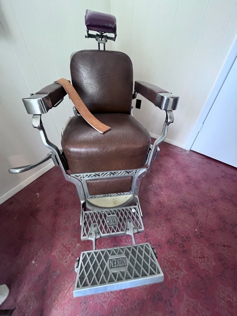 Hendrix Barber chair