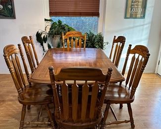 Wooden Dinning Table with Leaf and 8  Chairs