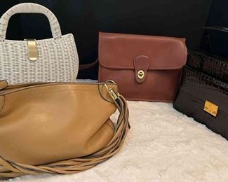 "Willow Oak in Woodside" in Aiken, SC Starts Closing Sat 6/3 at 8pm. Pickup is Mon 6/5 from 2-6pm. Please click here to see more photos, descriptions, and current bids:&nbsp;https://ctbids.com/estate-sale/22076