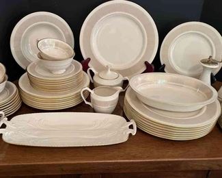 "Willow Oak in Woodside" in Aiken, SC Starts Closing Sat 6/3 at 8pm. Pickup is Mon 6/5 from 2-6pm. Please click here to see more photos, descriptions, and current bids:&nbsp;https://ctbids.com/estate-sale/22076