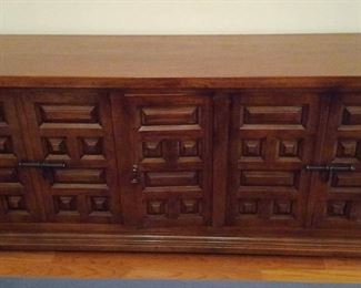 "Willow Oak in Woodside" in Aiken, SC Starts Closing Sat 6/3 at 8pm. Pickup is Mon 6/5 from 2-6pm. Please click here to see more photos, descriptions, and current bids:&nbsp;https://ctbids.com/estate-sale/22076