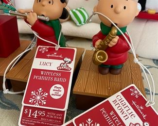 Lucy and Charlie Brown pieces for the wireless Peanuts band